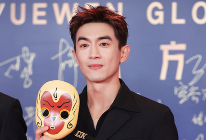 林更新出席阅文全球华语IP盛典 荣获“年度风向IP演员”